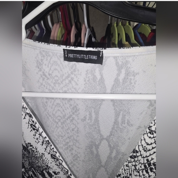 🍂🍁Prettylittlething 22 Snake Print Tie Waist Blouse - Picture 3 of 5